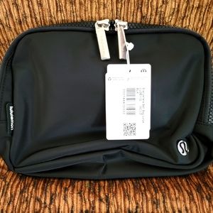 NWT Everywhere Crossbody Belt Lululemon Bag!!